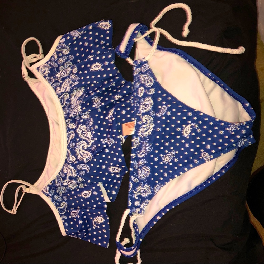 2 fashion bikinis